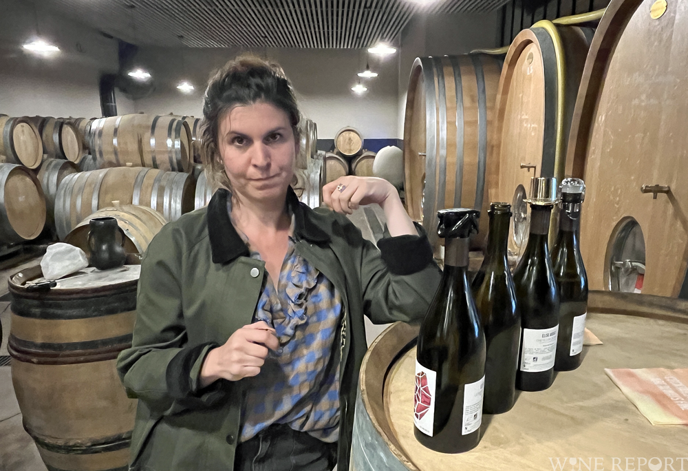 カリスマのオーラ放つエリーズ・ブジィ、エネルギーあふれる並外れた